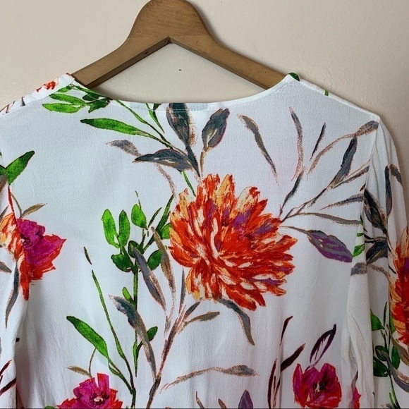 [The Room] White & Colored Floral Print Flutter Sleeve Tie Detail Cropped Top - Picture 10 of 10
